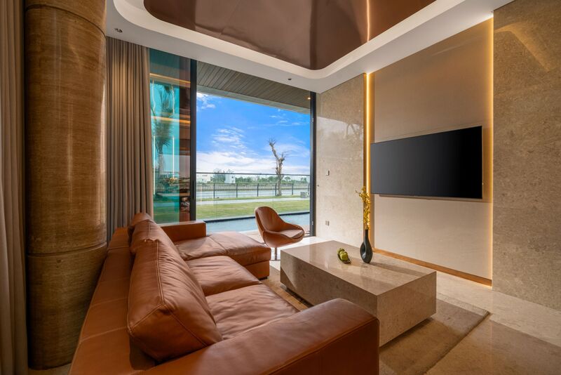 Tại Mira Tower, phòng khách được xem là trung tâm của trải nghiệm sống - nơi hội tụ thẩm mỹ, công năng và tiêu chuẩn kỹ thuật cao.