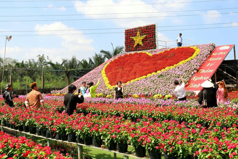 Festival Hoa kiểng Sa Đéc ghi nhận khoảng 1.700 lượt khách quốc tế, mở ra triển vọng thu hút thị trường khách nước ngoài cho du lịch Đồng Tháp.