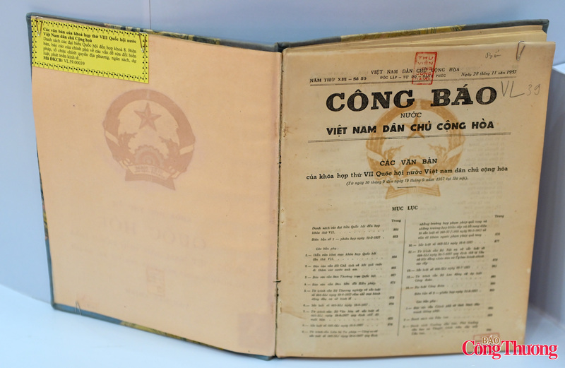 Cuối cùng, nội dung Quốc hội Việt Nam - 80 năm đồng hành cùng dân tộc giới thiệu những quyết sách quan trọng của Quốc hội qua 80 năm xây dựng và phát triển trong mọi mặt của đời sống xã hội về phát triển kinh tế - xã hội, giữ vững quốc phòng, an ninh, bảo vệ chủ quyền quốc gia, biển đảo....