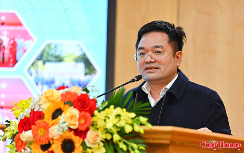 Ông Nguyễn Văn Minh, Tổng Biên tập Báo Công Thương phát biểu tại hội nghị.