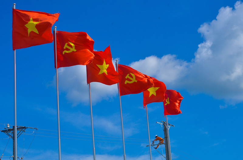 Đảm bảo cung cấp điện ổn định, an toàn, tin cậy phát triển kinh tế - xã hội và thu hút đầu tư cho các tỉnh, thành phía Nam.