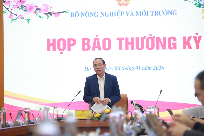 Thứ trưởng Bộ Nông nghiệp và Môi trường phát biểu tại buổi họp báo thường kỳ. Ảnh: Thanh Trà