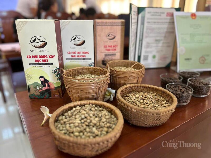 Sản phầm cà phê của Công ty TNHH & TM Như Hương. Ảnh: Vũ Long