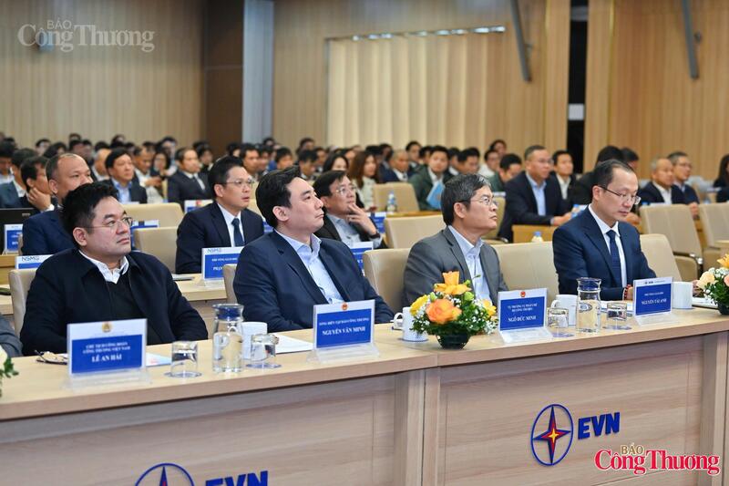 Các đại biểu tham dự hội nghị