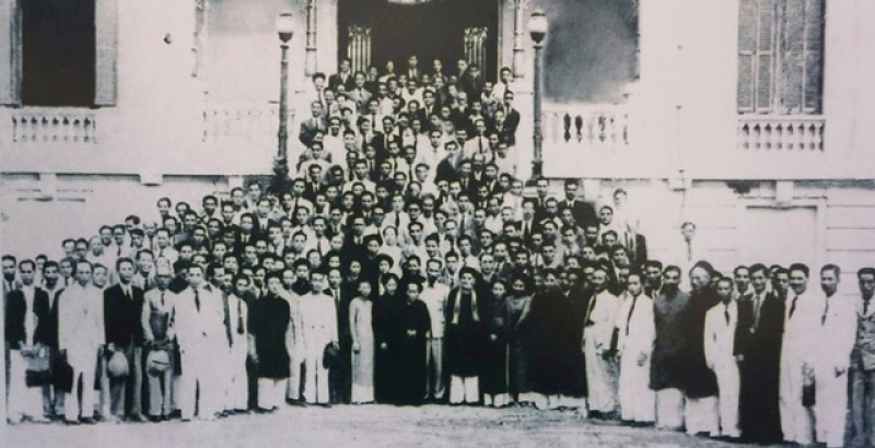 Chủ tịch Hồ Chí Minh và các đại biểu được bầu tại Quốc hội khoá I. Ảnh tư liệu.