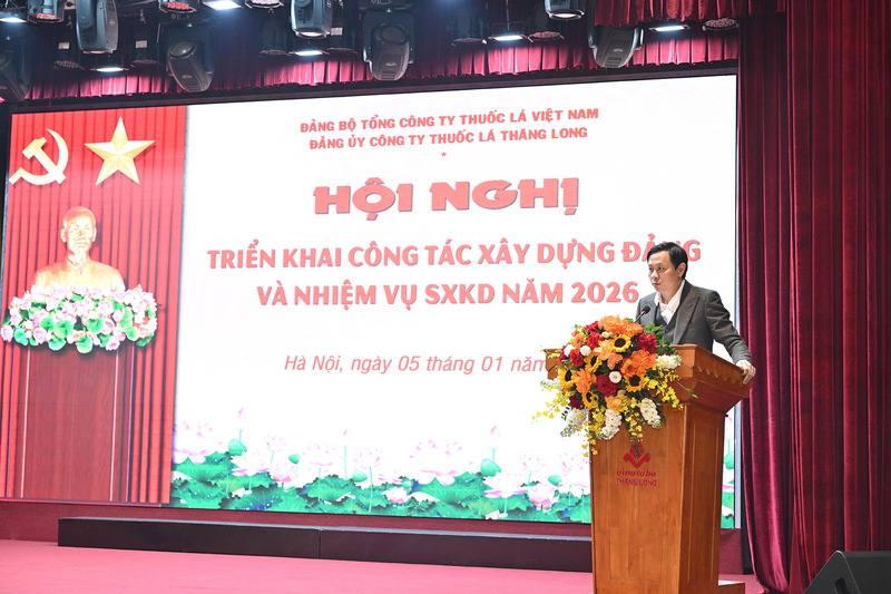 Ông Hồ Lê Nghĩa - Bí thư Đảng ủy, Chủ tịch Hội đồng thành viên Vinataba dự và phát biểu chỉ đạo tại Hội nghị. Ảnh: Kim Chi