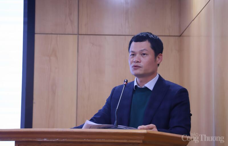 Quyền Vụ trưởng Vụ Phát triển thị trường nước ngoài Đỗ Quốc Hưng báo cáo tổng kết công tác phát triển thị trường nước ngoài trong năm 2025