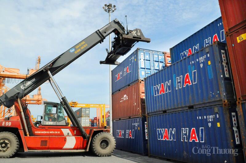 Tổng kim ngạch xuất nhập khẩu hàng hóa cả năm đạt 930,05 tỷ USD (Ảnh: Cấn Dũng)