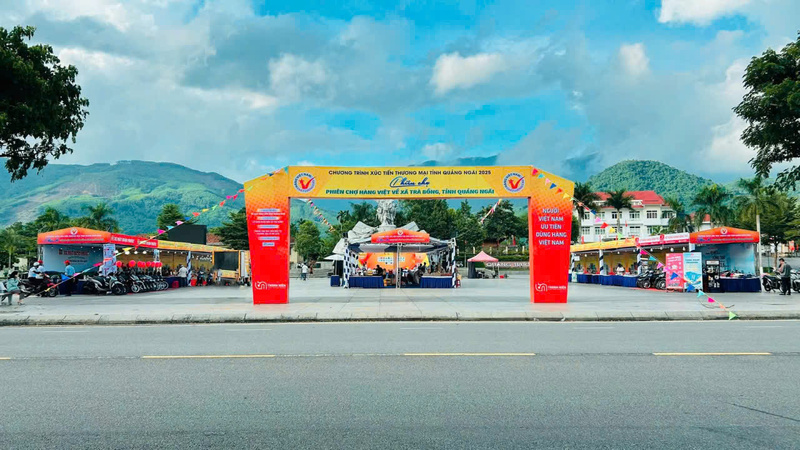 UBND tỉnh Quảng Ngãi đã có những chính sách hỗ trợ doanh nghiệp, tạo lực đẩy cho phát triển thị trường nội địa. Ảnh: Trung tâm