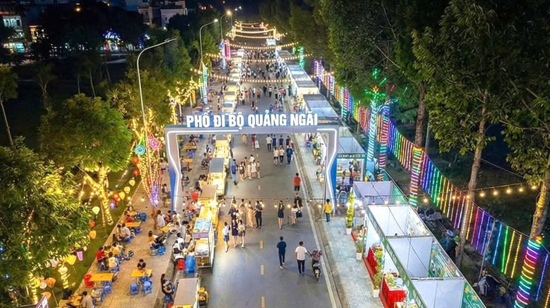 Tại đây được bố trí nhiều khu vui chơi, check-in cũng như giới thiệu các sản phẩm OCCOP của địa phương. Ảnh: phường Nghĩa Lộ