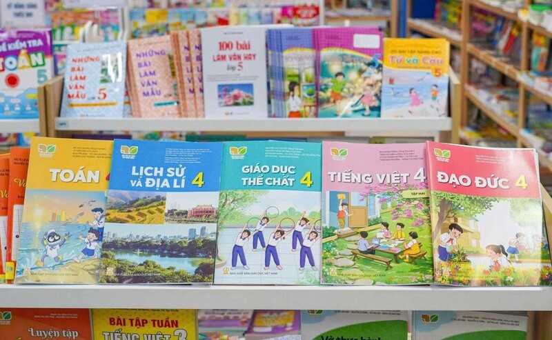 Bộ sách giáo khoa "Kết nối tri thức với cuộc sống". Ảnh: Hoàng Giang