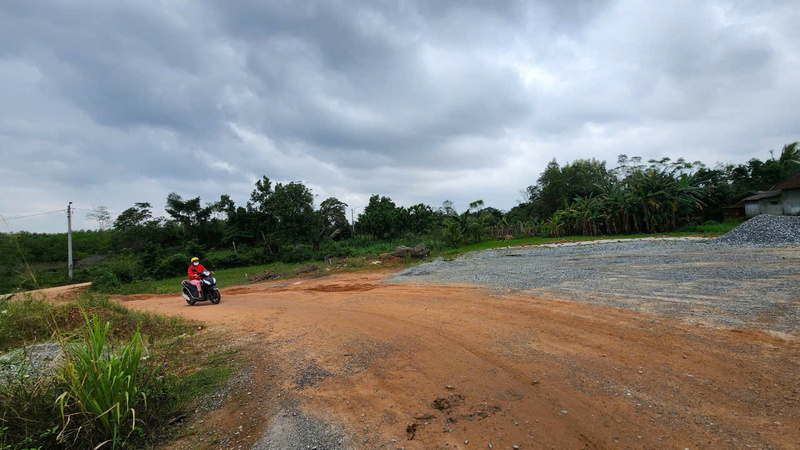 Sau gần 6 năm thi công, dự án này vẫn chưa thể hoàn thành do vướng công tác giải phóng mặt bằng. Ảnh: Nguyễn Dương