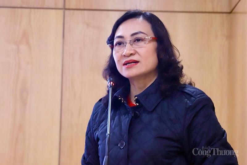 Thứ trưởng Bộ Công Thương Phan Thị Thắng đề nghị, năm 2026 và giai đoạn mới, Vụ Phát triển thị trường nước ngoài cần tăng cường khối đại đoàn kết, phối hợp chặt chẽ với các đơn vị, Bộ, ngành liên quan