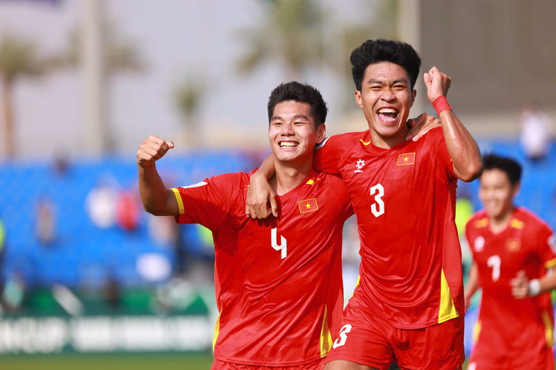 Tỷ số được nâng lên 2-0 trước khi hiệp một khép lại. Ảnh: Ted Trần TV, từ Saudi Arabia.