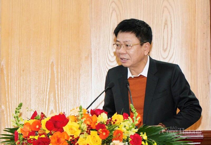 Đồng chí Nguyễn Văn Tùng, Vụ trưởng Vụ Địa phương I, Ban Tổ chức Trung ương đã công bố các quyết định của Ban Bí thư và Ban Chấp hành Trung ương Đảng về công tác cán bộ tại tỉnh Lai Châu.