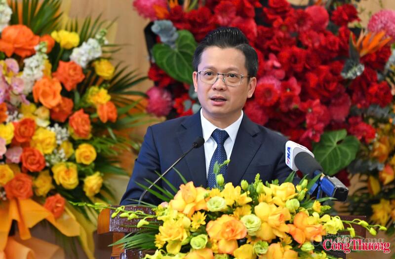 Ông Nguyễn Quốc Trung - Phó Tổng giám đốc NSMO báo cáo công tác Đảng năm 2025 tại hội nghị tổng kết năm 2025, triển khai nhiệm vụ năm 2026 diễn ra vào chiều 6/1/2026 tại Hà Nội