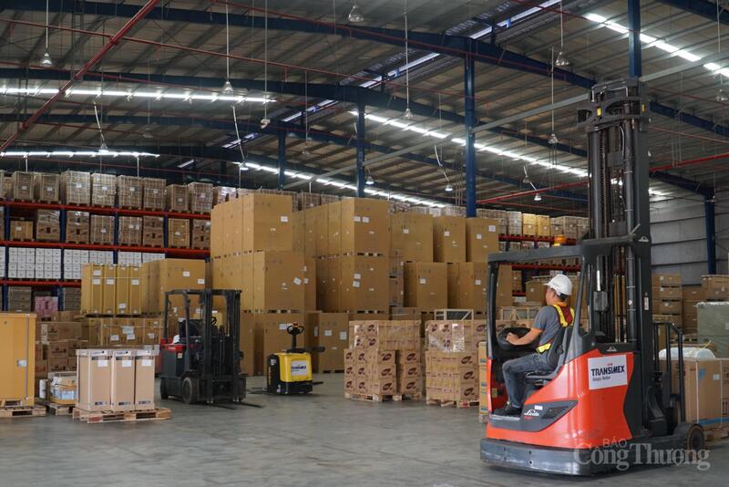 Thúc đẩy phát triển logistics, từng bước hình thành Hub logistics của vùng.