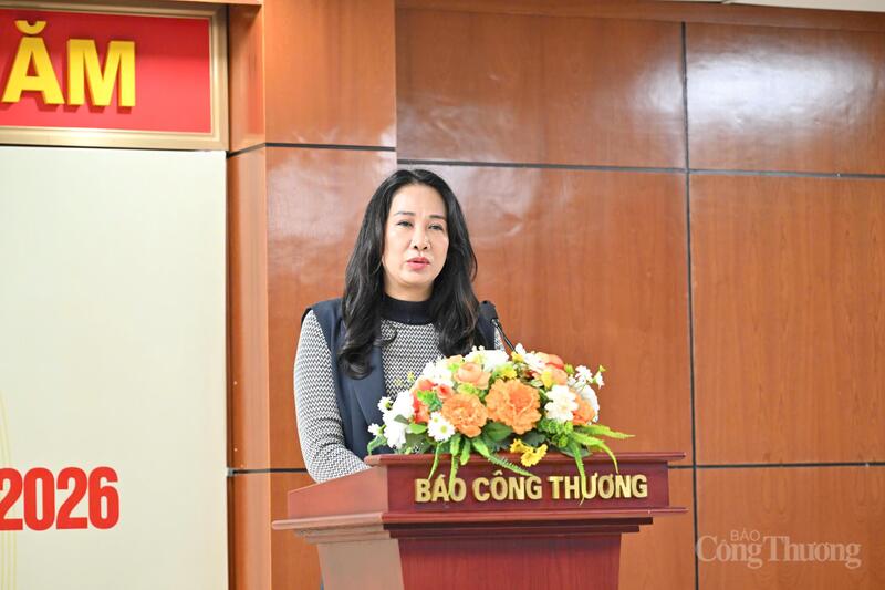 Trưởng Phòng Thông tin kinh tế Phùng Thị Hồng Hà. Ảnh: Cấn Dũng