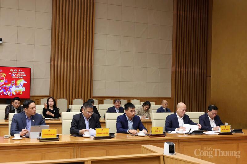 Đại diện các bộ, ngành, địa phương tham dự cuộc họp. Ảnh: Đỗ Nga