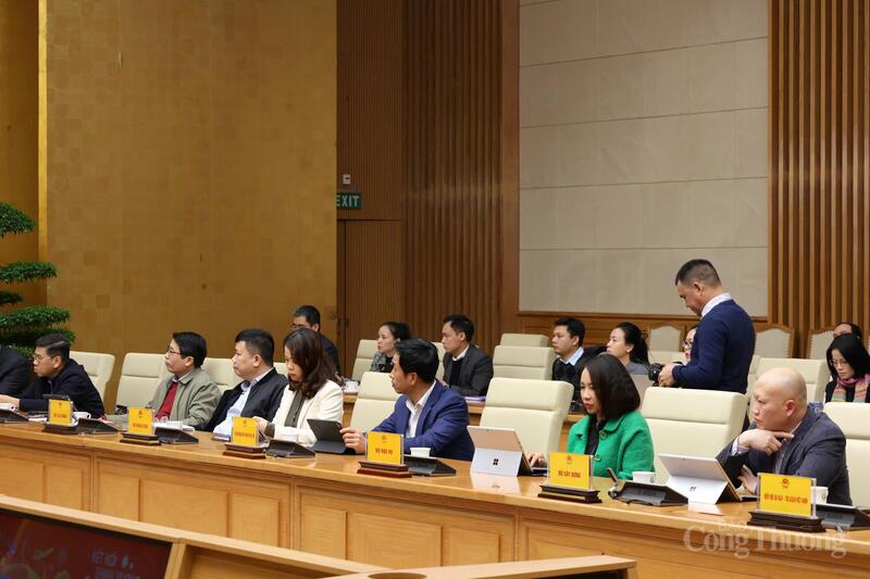 Đại diện các bộ, ngành, địa phương tham dự cuộc họp. Ảnh: Đỗ Nga