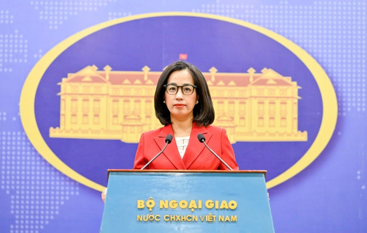 Người phát ngôn Bộ Ngoại giao Phạm Thu Hằng trong buổi họp báo chiều 8/1. Ảnh: Hoàng Giang