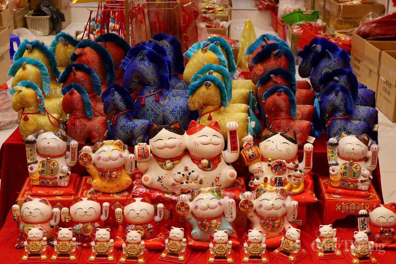 Nổi bật là linh vật ngựa - biểu tượng của năm Bính Ngọ.