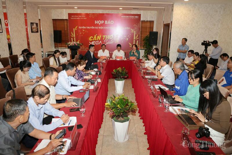 Toàn cảnh buổi họp báo công bố sự kiện "Cần Thơ Mega Sale 2026". Ảnh: Khánh Ngọc.