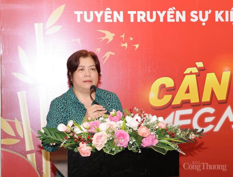 Bà Nguyễn Thị Thanh Hương - Giám đốc Công ty TNHH Thương mại Dịch vụ Bigbang Hàng Hiệu, phát biểu tại buổi họp báo. Ảnh: Khánh Ngọc.