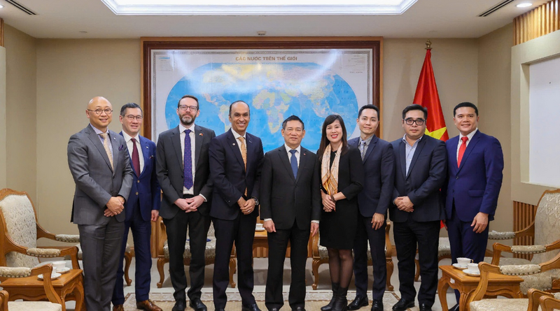 Phó Thủ tướng Hồ Đức Phớc cùng các đại biểu tại buổi tiếp