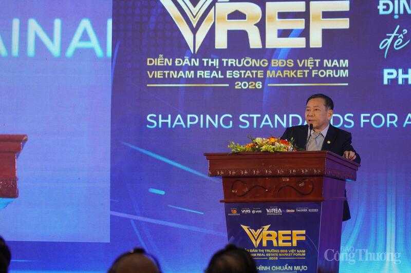 TS. Nguyễn Văn Khôi - Chủ tịch Hiệp hội Bất động sản Việt Nam phát biểu tại diễn đàn.