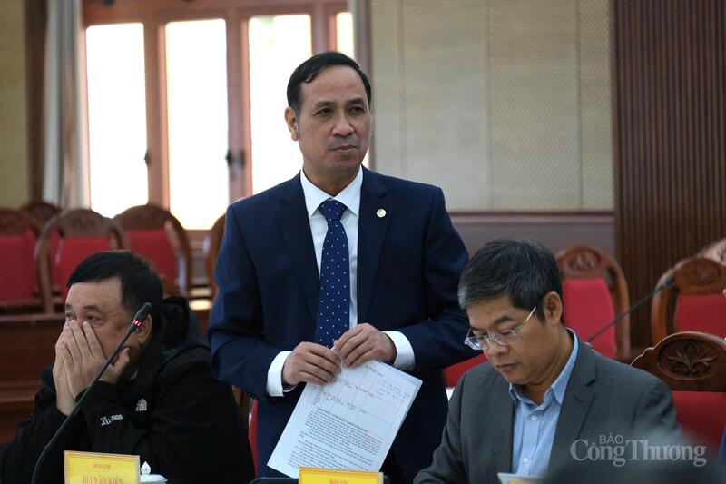 Ông Bùi Văn Kiên, Phó Tổng Giám đốc Tổng công ty truyền tải Điện quốc gia phát biểu. Ảnh: Lê Sơn