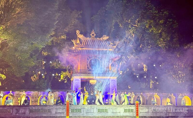 Chương trình "Đạo học" tổ chức nhân dịp kỷ niệm 950 năm thành lập Quốc Tử Giám. Ảnh: Diệu Anh