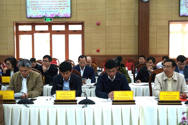 Đại diện lãnh đạo các Sở, ngành tỉnh Lâm Đồng tham gia buổi làm việc. Ảnh: Lê Sơn