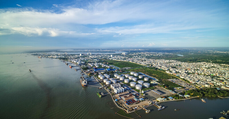 Toàn cảnh Tổng Kho Xăng dầu Nhà Bè của Petrolimex.