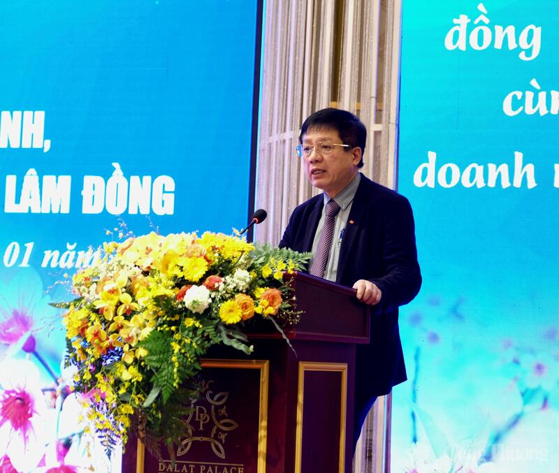 Chủ tịch Liên đoàn Thương mại và Công nghiệp Việt Nam (VCCI) Hồ Sỹ Hùng phát biểu tại hội thảo. Ảnh: Minh An