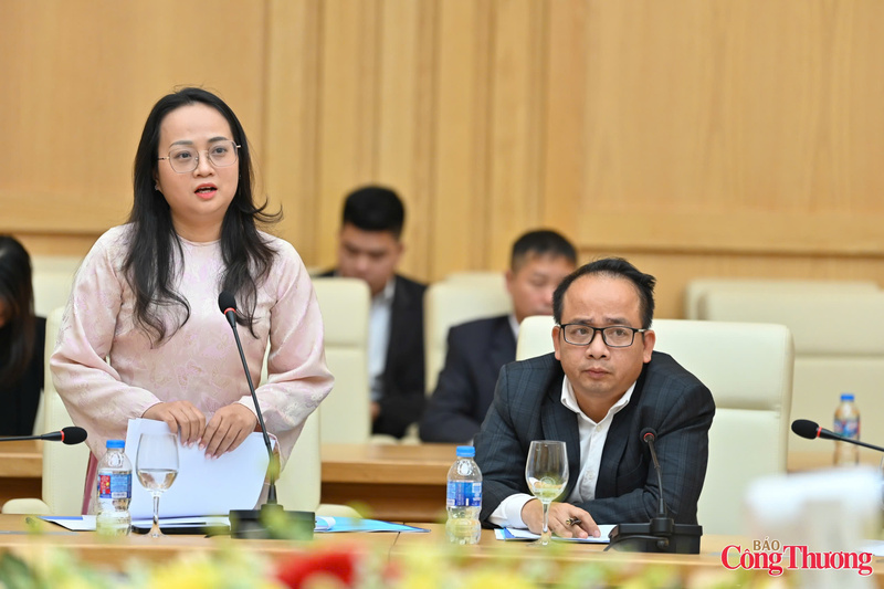 Đại diện công chức Cục Hoá chất phát biểu tại hội nghị. Ảnh: Nam Nguyễn