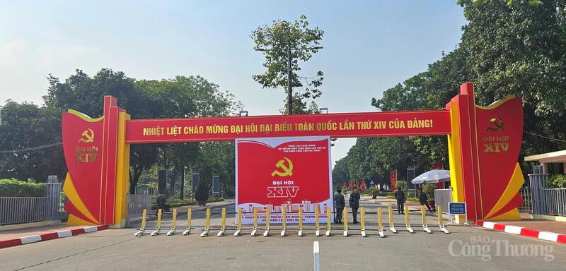 Cổng chào được thiết kế trang trọng tại Trung tâm Hội nghị Quốc gia.