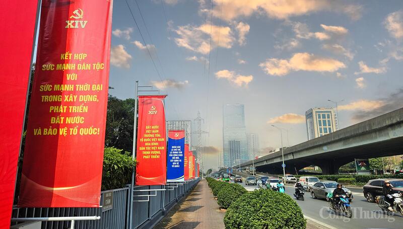 Băng rôn được treo đồng bộ trước khu vực Trung tâm Hội nghị Quốc gia.