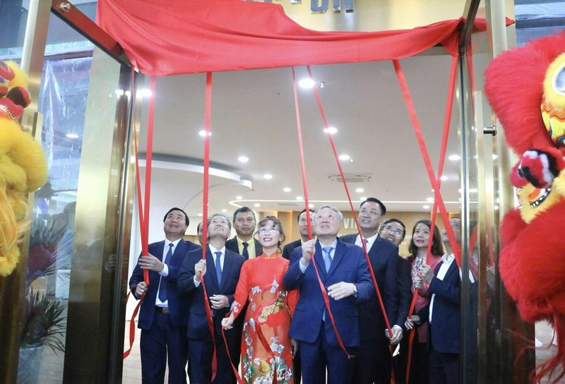 Lãnh đạo Chính phủ, Đà Nẵng, doanh nghiệp, nhà đầu tư mở bảng tên cho Trung tâm Tài chính quốc tế Việt Nam tại thành phố Đà Nẵng