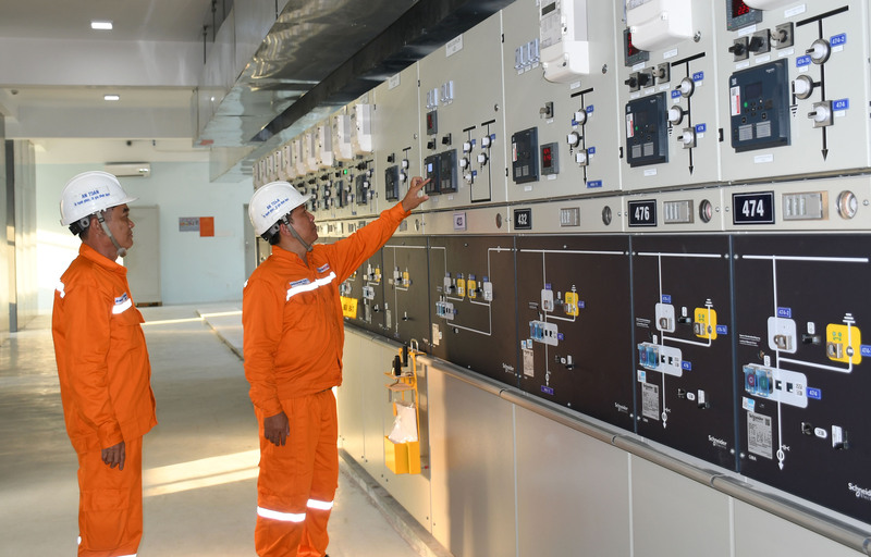 Việc đầu tư đồng bộ các công trình dự án điện đã góp phần nâng cao năng lực cung ứng điện, giảm sự cố, rút ngắn thời gian mất điện và đáp ứng tốt hơn nhu cầu điện cho sản xuất, kinh doanh và sinh hoạt của người dân trên địa bàn TP. Hồ Chí Minh. Ảnh: Minh Khuê.