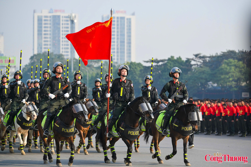 Lực lượng CSCĐ Kỵ binh tham gia phương án bảo vệ Đại hội XIV của Đảng.