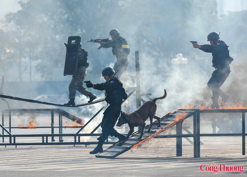Các tư thế này tạo cho người bắn chiếm được thế chủ động nhằm áp đảo đối tượng, buộc tội phạm phải co cụm tạo thế chủ động cho ta.