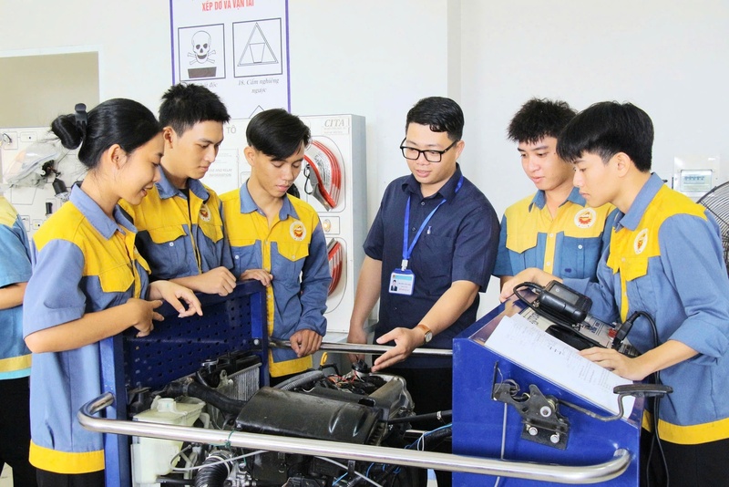 Bộ Giáo dục và Đào tạo lấy ý kiến dự thảo khung giáo dục mới, lần đầu bổ sung trung học nghề, làm rõ phân luồng, liên thông và tiệm cận chuẩn quốc tế. Ảnh minh hoạ