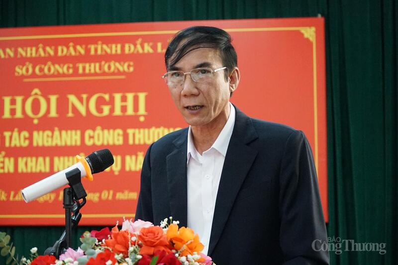 Ông Trần Quốc Toàn - Phó Giám đốc Sở Công Thương Đắk Lắk - phát biểu tại hội nghị. Ảnh: Vũ Long