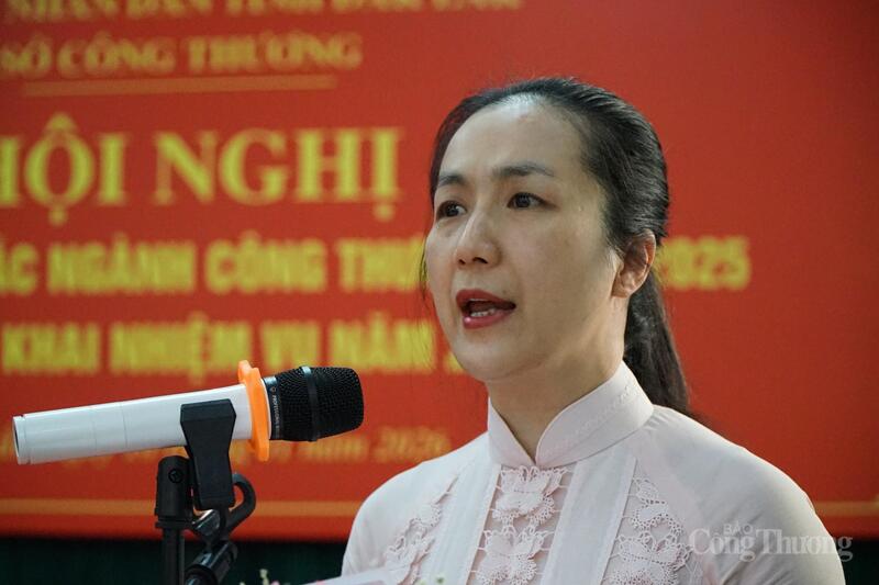 Bà Nguyễn Thị Thu An , Giám đốc Sở Công Thương Đắk Lắk phát biểu tại hội nghị. Ảnh: Vũ Long