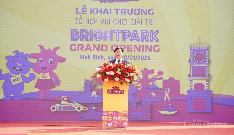 Ông Nguyễn Anh Chức - Ủy viên Ban Thường vụ Tỉnh ủy, Phó Chủ tịch UBND tỉnh Ninh Bình - phát biểu tại lễ khai trương. Ảnh: Diệu Linh