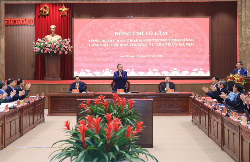 Tổng Bí thư Tô Lâm, Thủ tướng Phạm Minh Chính và Chủ tịch Quốc hội Trần Thanh Mẫn tại buổi làm việc với Ban Thường vụ Thành uỷ Hà Nội sáng 10/1.