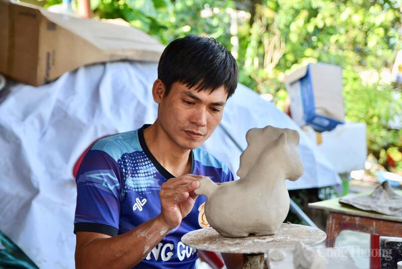 Bên cạnh linh vật lớn, anh Nhật còn sản xuất loạt mẫu ngựa nhỏ với tạo hình cách điệu dễ thương. Ảnh: Ngọc Thảo