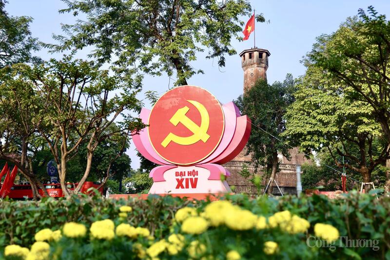 Thủ đô Hà Nội đang sống trong một không khí thiêng liêng sẵn sàng chào đón 1.588 đại biểu, đại diện cho hơn 5,6 triệu đảng viên cả nước về dự Đại hội.