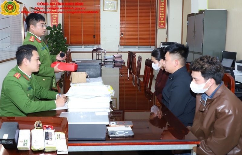Cơ quan Công an tiến hành các biện pháp điều tra đối với 3 đối tượng. Ảnh: Công an tỉnh Ninh Bình